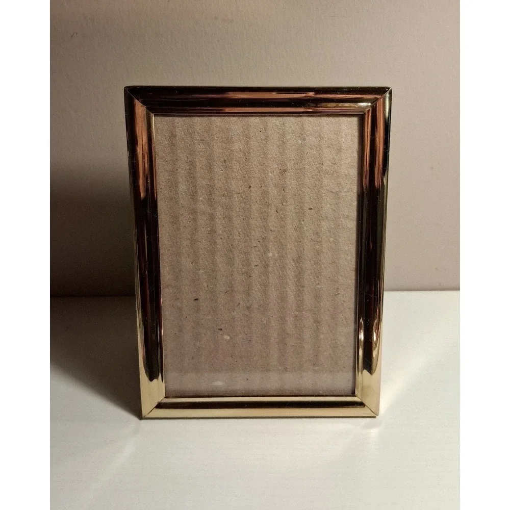 Vintage Gold Tone Picture Frame Fits 6 x 4 Photo Easel Back Desk Frame